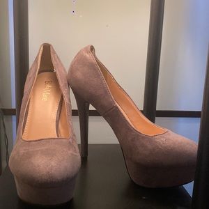 Grey Suede heeled Pumps